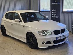 Vit Begagnad 2006 BMW 120 Halvkombi | 68 900 kr (Marknadspris)