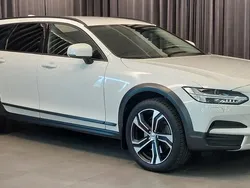 Svart Begagnad 2017 Volvo V90 CC Kombi | 319 900 kr