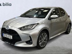 Silver Begagnad 2025 Toyota Yaris Hybrid Style Halvkombi | 299 900 kr (Lite dyr)