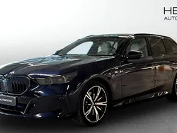 Svart (black) Begagnad 2025 BMW 530e M Sport Kombi | 718 700 kr (Marknadspris)