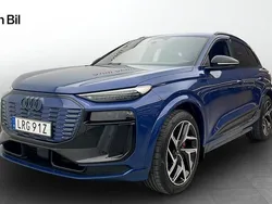 Blå Begagnad 2024 Audi Q6 e-tron S-Line SUV | 819 000 kr