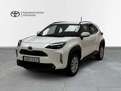 Vit Begagnad 2023 Toyota Yaris Cross Active SUV | 269 900 kr (Marknadspris)