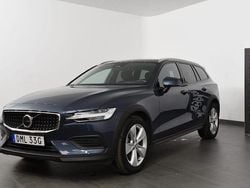 Mörkblå Begagnad 2024 Volvo V60 CC Core Kombi | 419 800 kr (Bra pris)