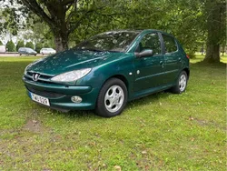 Grön Begagnad 2003 Peugeot 206 Roland Garros Halvkombi | 22 500 kr (Marknadspris)