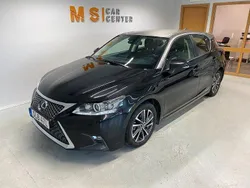 Ljusgrå Begagnad 2019 Lexus CT200h Halvkombi | 167 900 kr (Marknadspris)