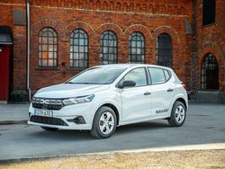 Vit Ny 2025 Dacia Sandero Essentiel Halvkombi | 193 400 kr (Lite dyr)