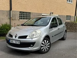 Grå Begagnad 2006 Renault Clio R.S. Halvkombi | 27 500 kr (Marknadspris)