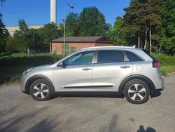 Grå Begagnad 2017 Kia Niro Advance SUV | 145 000 kr