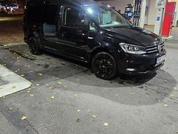 Svart Begagnad 2020 VW Caddy Maxi Life Life Minibuss | 179 000 kr