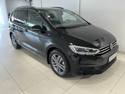 Svart (deep black pearl) Ny 2024 VW Touran Minibuss | 359 900 kr