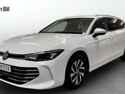 Vit Begagnad 2024 VW Passat Business Kombi | 345 900 kr (Dyr)