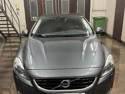Grå Begagnad 2013 Volvo V40 Halvkombi | 73 999 kr (Marknadspris)
