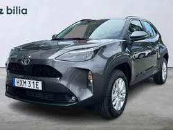 Mörkgrå (grå) Ny 2024 Toyota Yaris Cross Active SUV | 309 900 kr (Marknadspris)