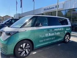 Flerfärgad Begagnad 2025 VW ID. Buzz Pro Van | 699 900 kr