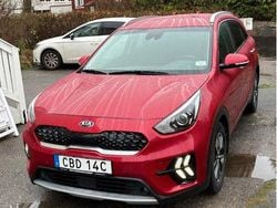 Röd Begagnad 2021 Kia Niro Advance SUV | 239 900 kr (Bra pris)