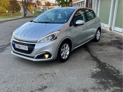 Grå Begagnad 2017 Peugeot 208 Halvkombi | 68 000 kr (Marknadspris)