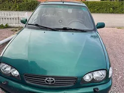 Grön Begagnad 2000 Toyota Corolla Halvkombi | 13 000 kr