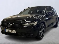 Svart Begagnad 2022 Volvo V60 R-Design Kombi | 439 900 kr (Marknadspris)