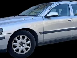 Ljusgrå (grå) Begagnad 2002 Volvo V70 Kombi | 69 000 kr (Dyr)
