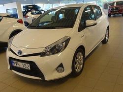 Vit Begagnad 2013 Toyota Yaris Hybrid Active Halvkombi | 99 000 kr (Dyr)