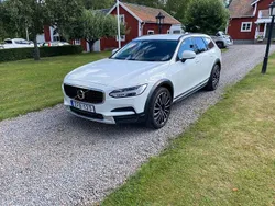 Vit Begagnad 2018 Volvo V90 CC Kinetic Kombi | 212 500 kr (Marknadspris)