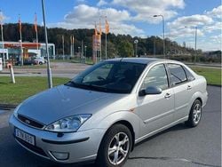 Grå Begagnad 2002 Ford Focus Sedan | 16 000 kr (Marknadspris)