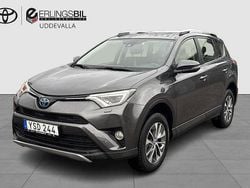 Mörkgrå Begagnad 2017 Toyota RAV4 Hybrid Active SUV | 199 900 kr (Marknadspris)