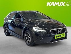 Svart Begagnad 2018 Volvo V40 CC Momentum Kombi | 158 700 kr (Marknadspris)