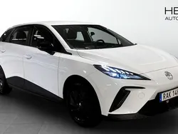 Vit (white) Begagnad 2022 MG MG4 EV Halvkombi | 249 900 kr
