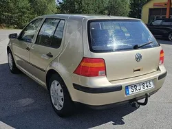 Brun Begagnad 2002 VW Golf IV Basis Halvkombi | 19 000 kr (Marknadspris)