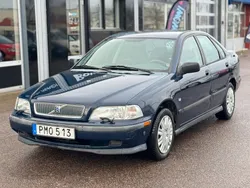 Mörkblå Begagnad 1999 Volvo S40 Sedan | 24 900 kr (Marknadspris)