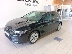 Svart (grenadilla black metallic) Ny 2025 VW Golf VIII Life Halvkombi | 324 200 kr (Marknadspris)
