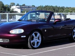 Röd samma som bilen Begagnad 2000 Mazda MX5 Cab | 79 900 kr (Marknadspris)