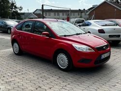 Röd Begagnad 2010 Ford Focus Trend Halvkombi | 34 900 kr (Marknadspris)