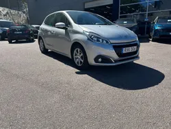 Ljusgrå Begagnad 2018 Peugeot 208 Halvkombi | 92 900 kr (Bra pris)