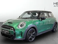 Grön (green) Begagnad 2022 Mini Cooper S Halvkombi | 264 700 kr (Lite dyr)