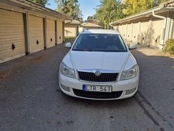 Vit Begagnad 2012 Skoda Octavia Elegance Kombi | 28 500 kr (Dyr)