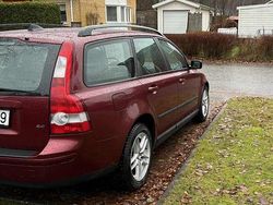 Mörkröd Begagnad 2005 Volvo V50 Kombi | 38 500 kr (Dyr)