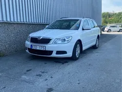 Vit Begagnad 2011 Skoda Octavia Ambiente Kombi | 49 000 kr (Bra pris)