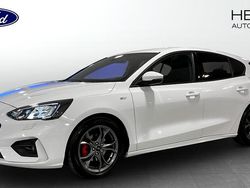 Frozen white Begagnad 2021 Ford Focus ST-Line Halvkombi | 199 900 kr (Marknadspris)
