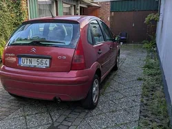 Röd Begagnad 2004 Citroën C3 Halvkombi | 17 000 kr (Marknadspris)