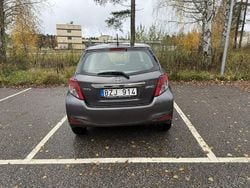 Grå Begagnad 2013 Toyota Yaris Active Halvkombi | 79 900 kr (Bra pris)