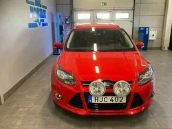 Röd Begagnad 2014 Ford Focus Titanium Kombi | 79 900 kr (Lite dyr)