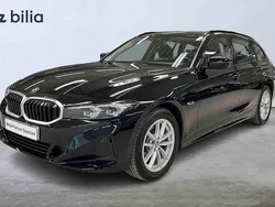 Svart Begagnad 2022 BMW 330e Shadowline Kombi | 389 900 kr (Marknadspris)
