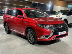 Röd Begagnad 2019 Mitsubishi Outlander P-HEV Edition SUV | 244 900 kr (Marknadspris)