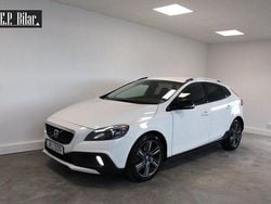 Vit Begagnad 2014 Volvo V40 CC Momentum Kombi | 99 800 kr (Marknadspris)