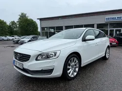 Vit Begagnad 2014 Volvo V60 Kinetic Kombi | 99 900 kr (Marknadspris)