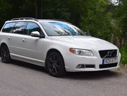 Vit Begagnad 2009 Volvo V70 Momentum Kombi | 69 900 kr (Marknadspris)