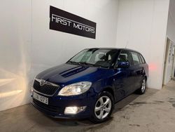 Mörkblå Begagnad 2010 Skoda Fabia Elegance Kombi | 72 900 kr (Marknadspris)