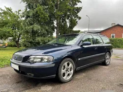 Blå Begagnad 2004 Volvo V70 Business Edition Kombi | 9 000 kr (Superpris)
